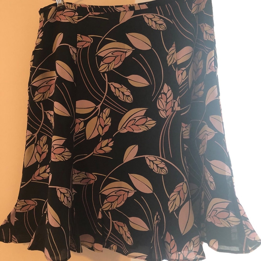 women’s flower lined design skirt